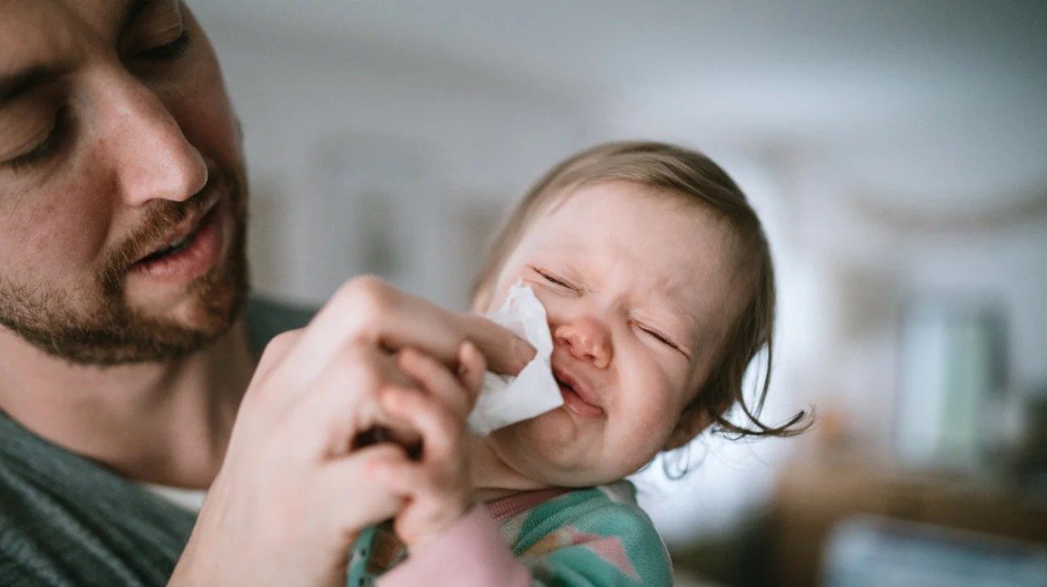 How to Remove Mucus from Baby Throat Naturally